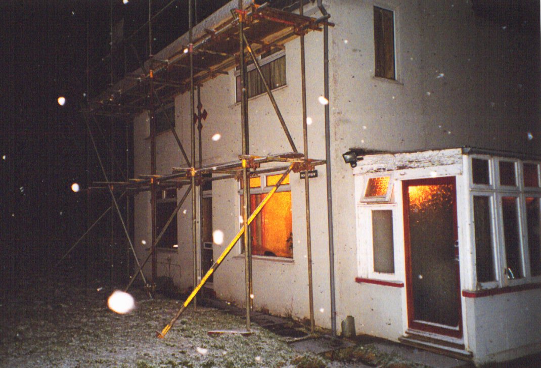 snowing.jpg (165173 bytes)